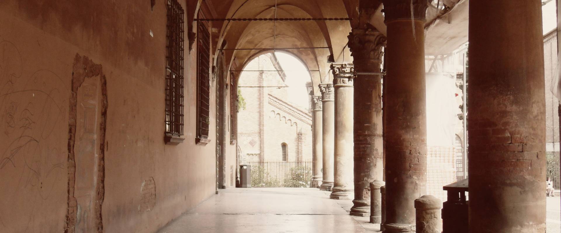 Portici in Piazza Santo Stefano foto di Lia Versaci